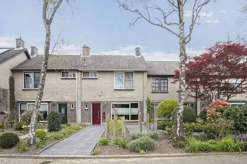 Te Huur: Gemeubileerde Tussenwoning 3 Slaapkamers Garage Hoeven