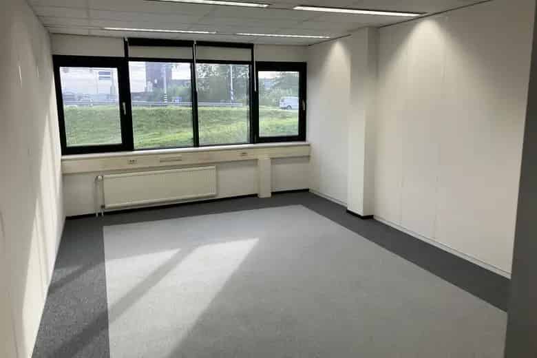25.5m2 Kantoorruimte Gorinchem A15 A27 Parkeerplaats Direct Beschikbaar
