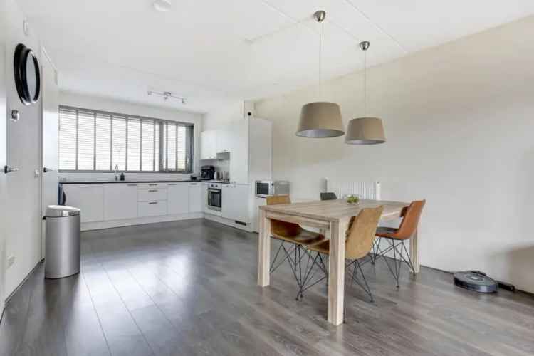 Tussenwoning Dronten 3 slaapkamers moderne keuken starterswoning