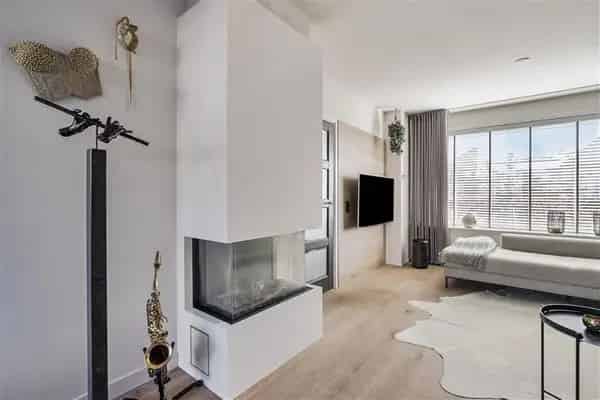 Moderne woning met uitbouw en luxe afwerking