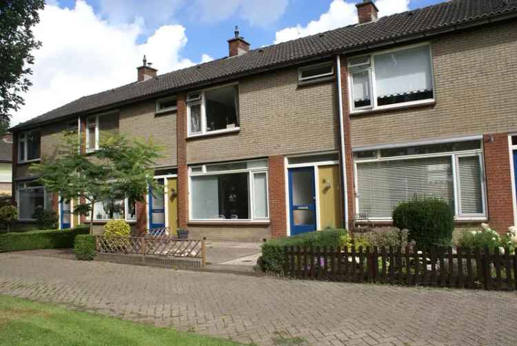 Grote Eengezinswoning Nabij School en Winkelcentrum