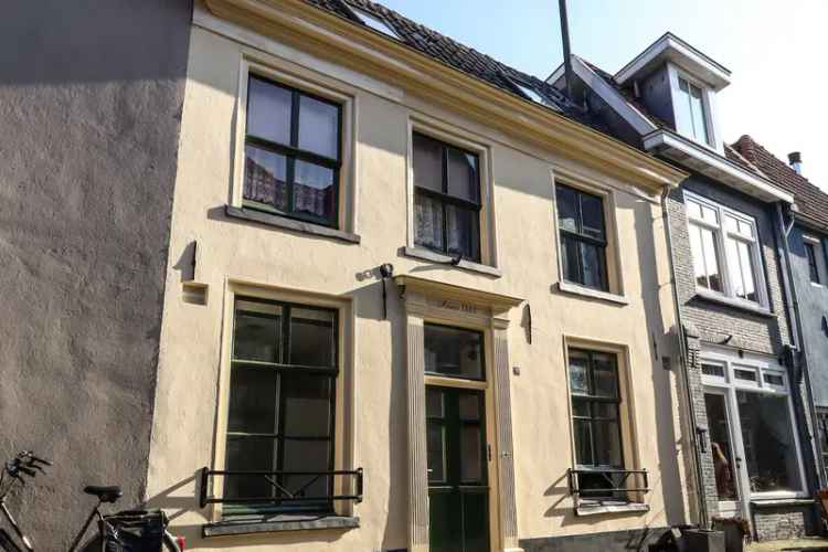 Monumentale Tussenwoning Doesburg 3 Laags 5 Kamers Verbouwing B&B