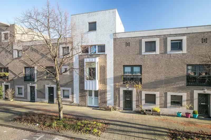 Huis te koop Rotterdam 7 slaapkamers 174m2 terras parkeerplaatsen