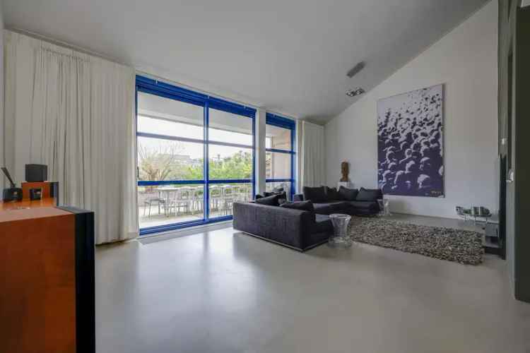 Huis te koop Almere: Ruime 4 Slaapkamers, Aan het Water, Grote Tuin
