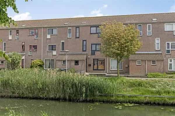 Royale woning Almere Stad 4 slaapkamers moderne keuken tuin garage
