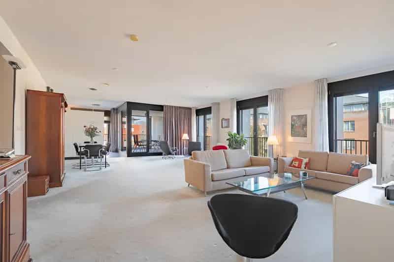 Luxueus hoekappartement Maastricht 3 slaapkamers 2 badkamers parkeerplaats