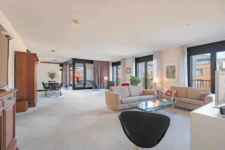 Luxueus hoekappartement Maastricht 3 slaapkamers 2 badkamers parkeerplaats