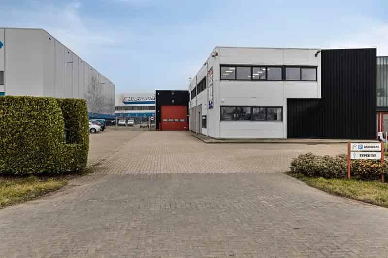 Bedrijfshal te Huur Born - 482m2 Opslagruimte Nabij A2