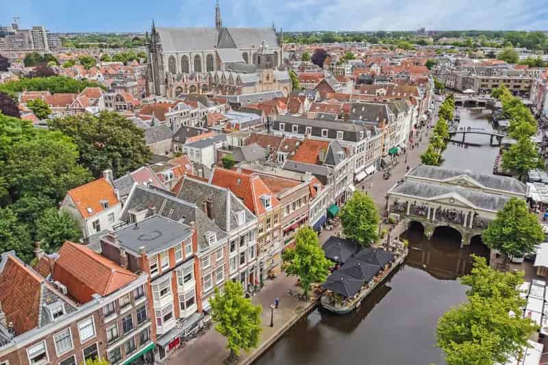 Huis te koop Leiden Nieuwe Rijn Historisch pand met tuin
