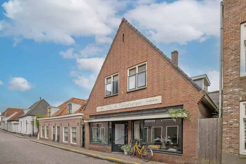 Huis te koop Muiden: karakteristiek pand met 5 slaapkamers en tuin