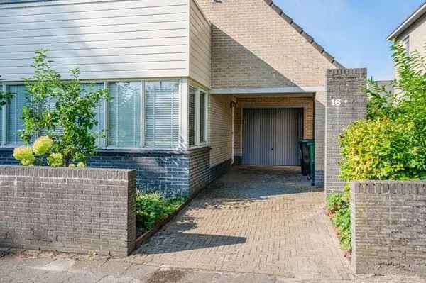 Vrijstaande woning Hoogezand 4 slaapkamers 2 badkamers tuin