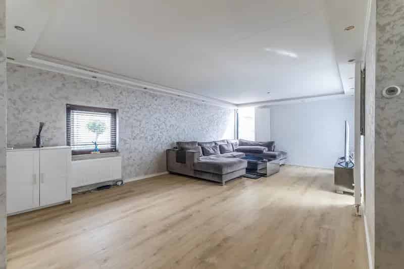 Gezinswoning 3 slaapkamers Tuin Serre Parkeerplaats Amsterdam