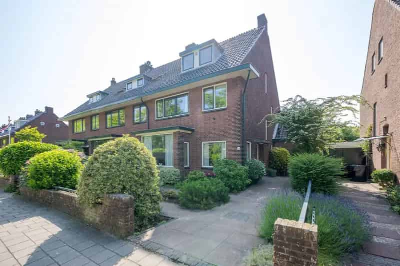 Zeer Goed Onderhouden 6 Kamer Hoekwoning 1945