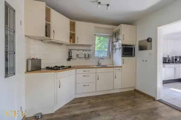 Instapklare Tweekapper met Garage 4 slaapkamers  Zonnepanelen