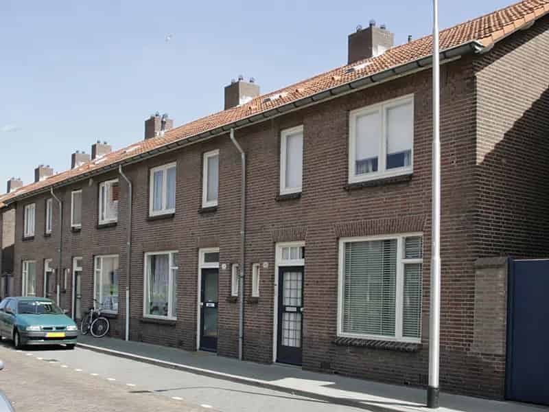 Gezinswoning nabij station en winkels
