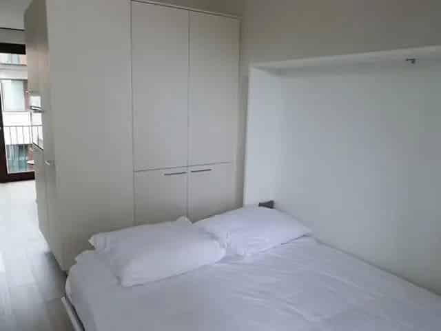 Studio Asvest Delft: Moderne 29m2 Studio met Balkon