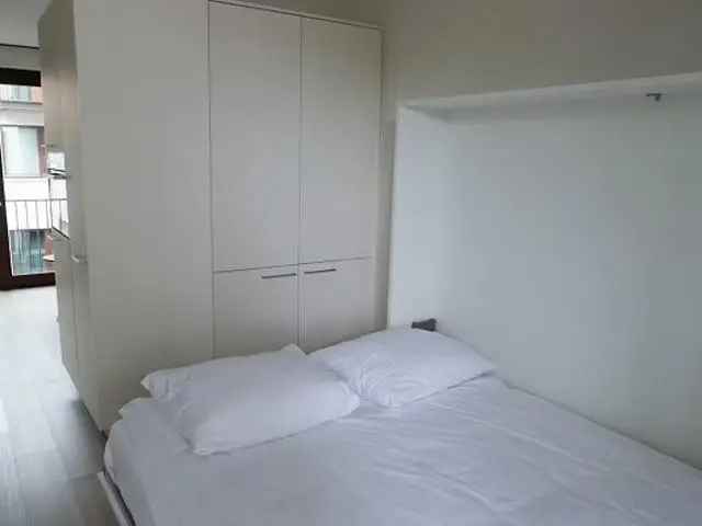 Studio Asvest Delft: Moderne 29m2 Studio met Balkon