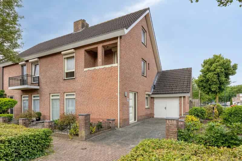 Ruime gezinswoning te koop in Heesch