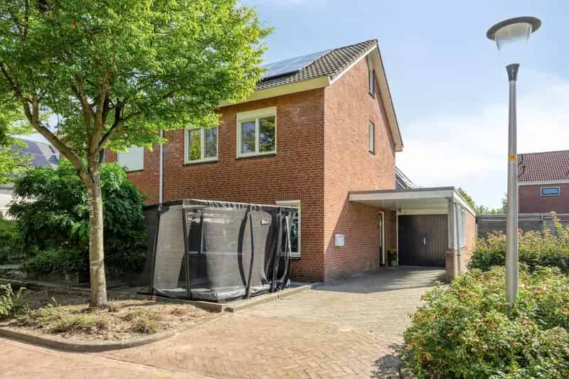 Gezinswoning 4 slaapkamers Rustig straatje Speeltuin Moderne badkamer