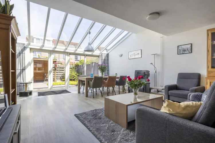 Huis te koop Heemskerk: Ruime 2-onder-1-kapwoning met serre en tuin