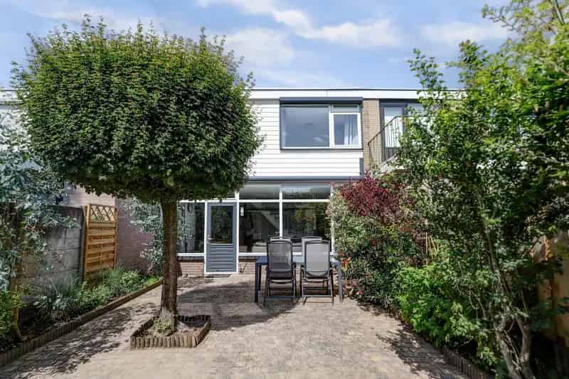 Tussenwoning Beuningen 3 slaapkamers zonnige tuin