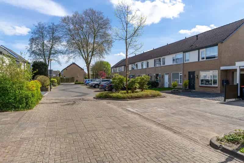 Huis te koop Geertruidenberg: Instapklare hoekwoning met garage en mancave