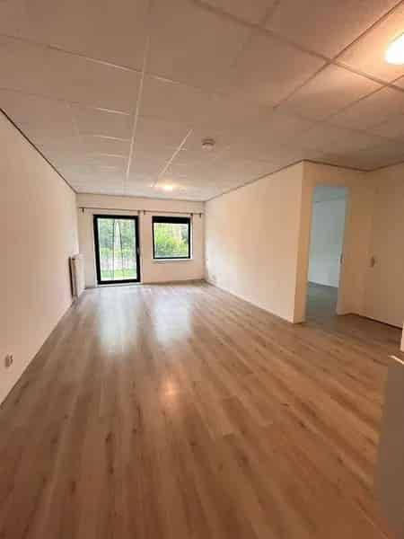 Fijne woning Waterloolaan: 50m2, moderne keuken, ruime slaapkamer