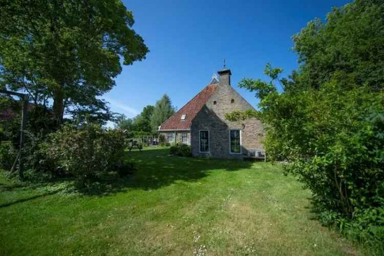 Woning met Bedrijfsgedeelte 70 Slaapplaatsen