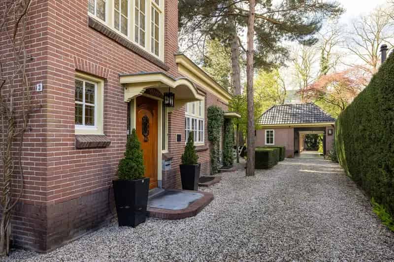 Huis te koop Hilversum: Monumentale Villa met 7 slaapkamers en grote tuin