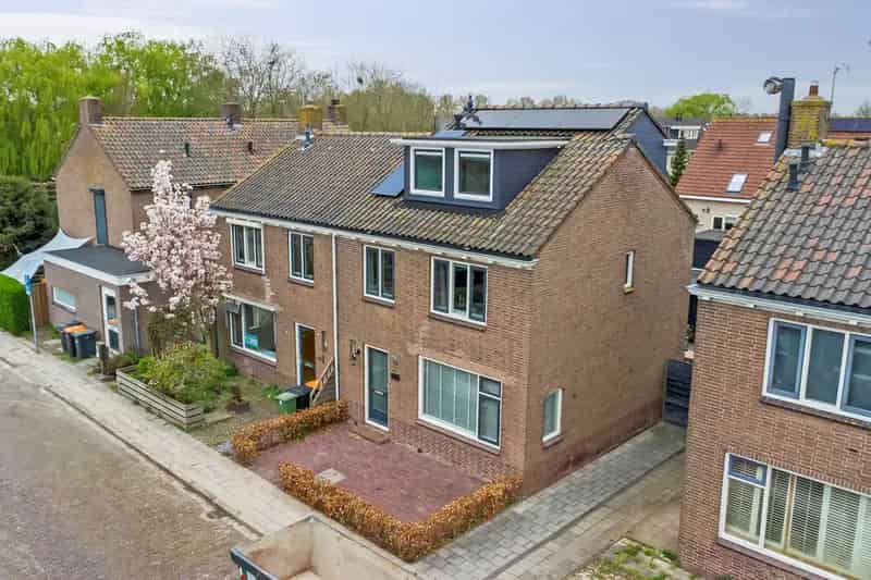 Tweekapper Bovenkarspel - 4 slaapkamers - Aan het water