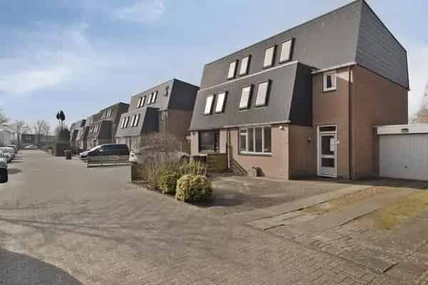 Ruime Tweekapper met 4 Slaapkamers nabij Wijkcentrum De Botter