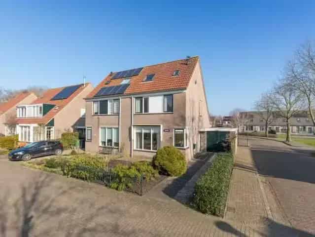 Tweekapper Oosthuizen Ruime Woonkamer Garage Tuin Aan Het Water