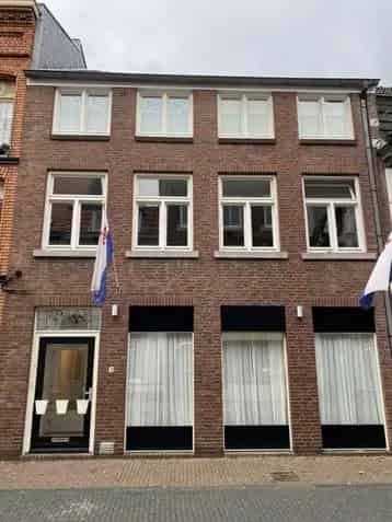 Appartement begane grond Roermond: moderne keuken, tuin