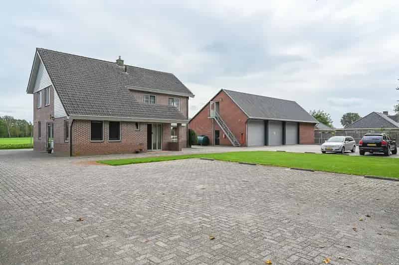 Vrijstaand Woonhuis met Bedrijfshal Hengelo