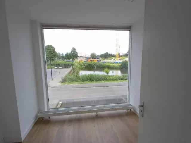 Ruime Hoekwoning Amsterdam Zuidoost 6 slaapkamers Parkeerplek