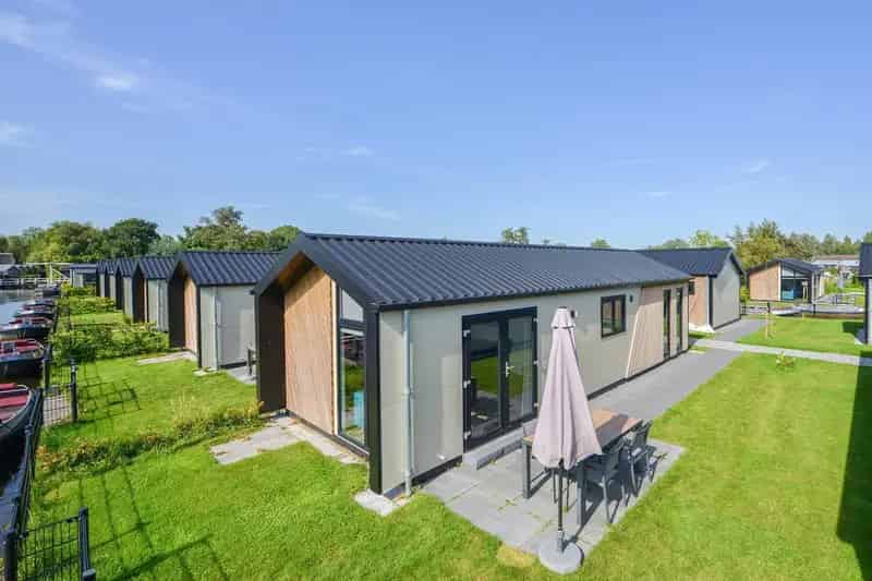 Giethoorn Chalet 4 Personen Aan Het Water Met Sloep