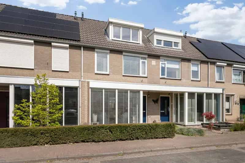 Huis te koop Vught: Ruime 4 slaapkamer woning nabij wandelbos