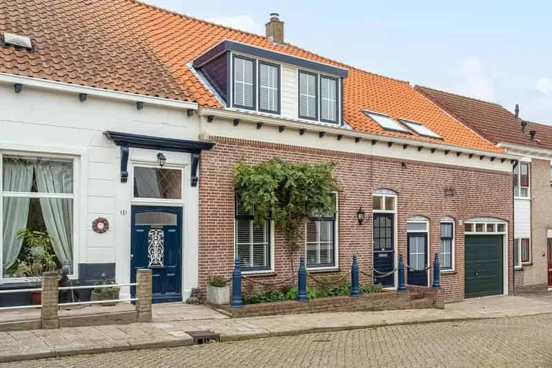 Unieke woning Sint-Maartensdijk 4 slaapkamers garage tuin 8 zonnepanelen