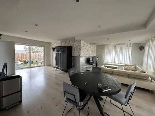 Gemeubileerd Appartement 3 Slaapkamers Krommenie Tijdelijk Huur