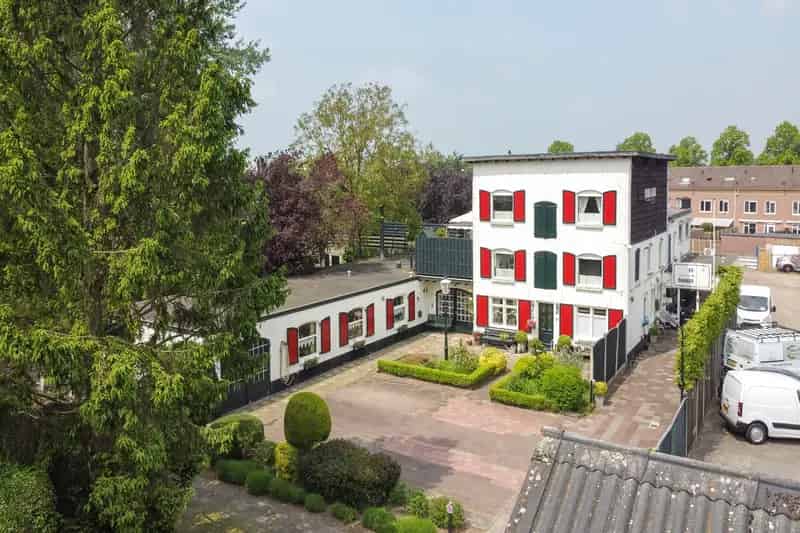 Bedrijfshal Rijen met bovenwoning en bungalow te koop