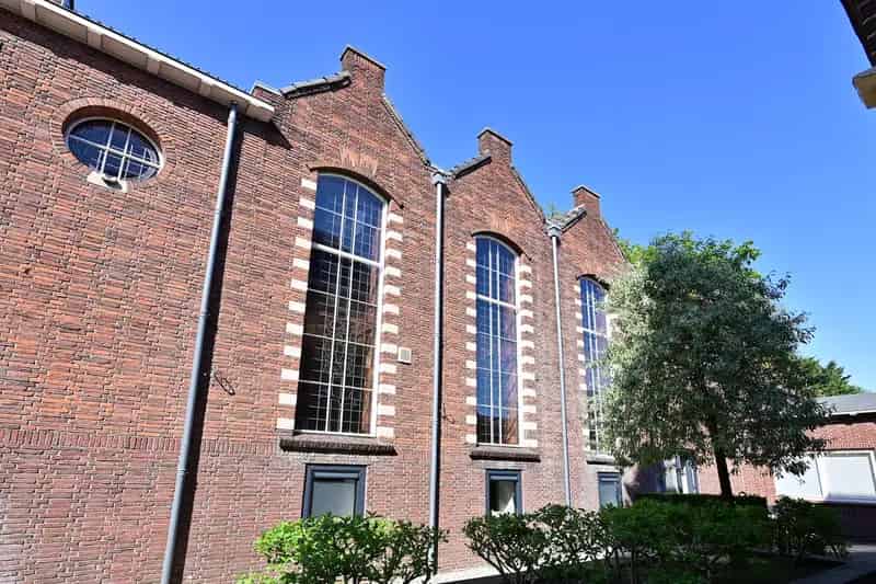 Kantoorruimte Hilversum: 167m2 Kerkzaal te Huur