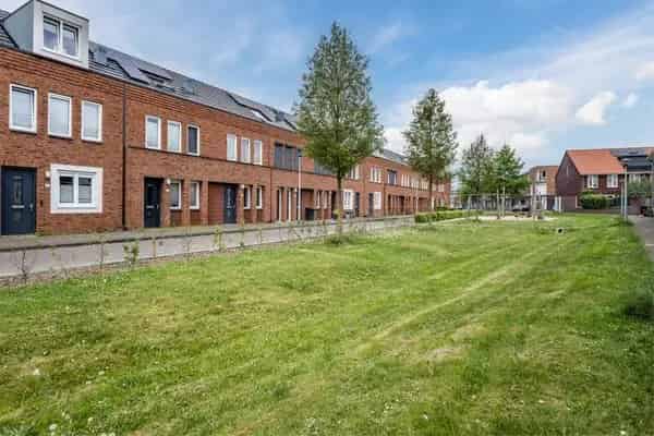 Tussenwoning Schuytgraaf Arnhem 4 slaapkamers tuin parkeerplaats