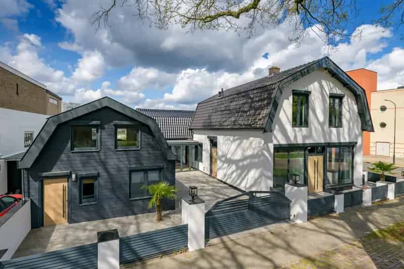 Moderne helft van dubbel Arnhemseweg Apeldoorn