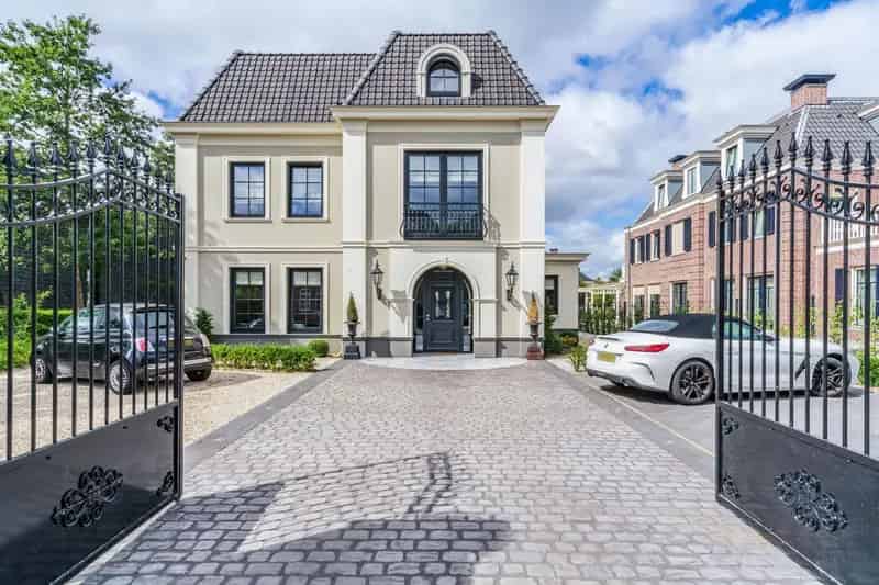 Luxe Villa te Koop Den Haag 373m² 3 slaapkamers Tuin aan het Water