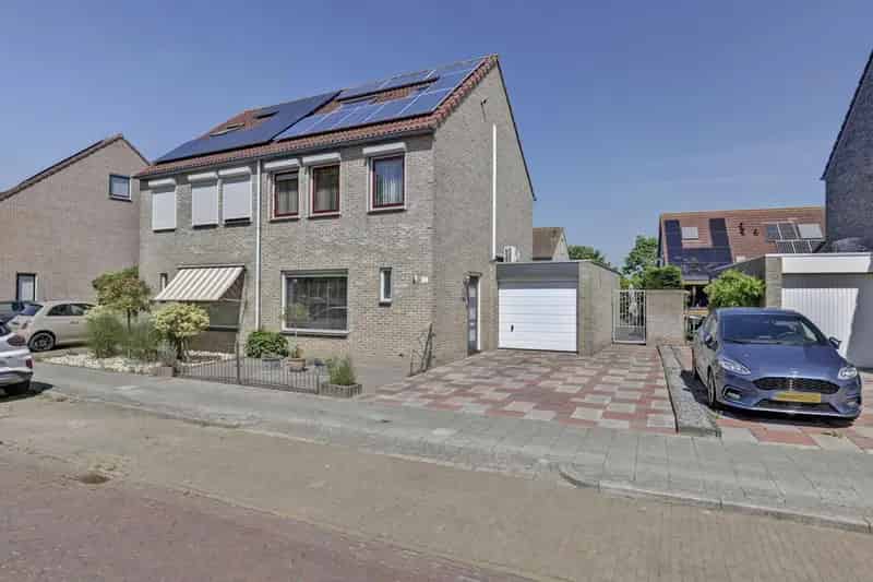 Te Koop 4 Slaapkamers 2 Onder 1 Kapwoning Rustige Buurt