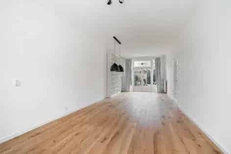 6 kamers huis van 150 m² in Den Haag
