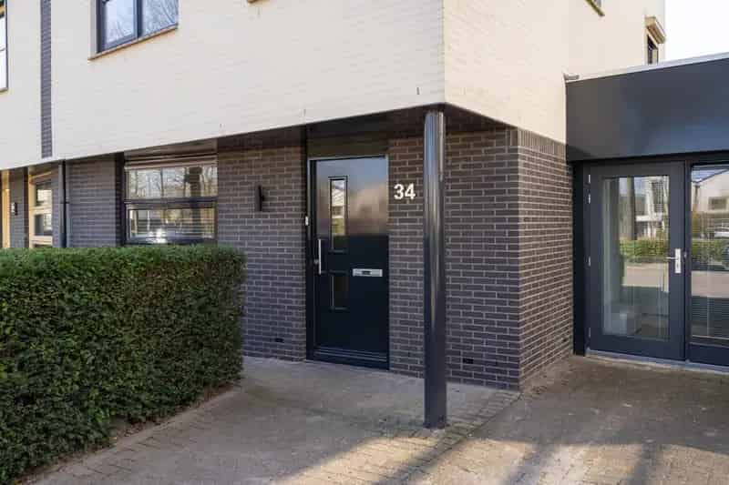 Ruime Tweekapper met Studio te Koop in Tilburg