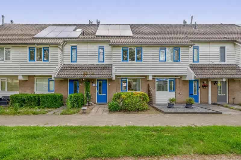 Tussenwoning Veghel 3 slaapkamers tuin berging carport