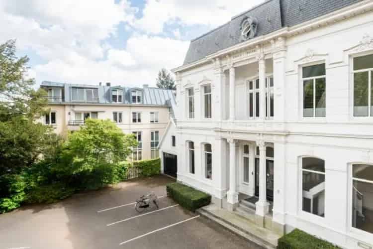 Kantoorruimte Velp: 894m2 in Monumentale Villa Nabij A12