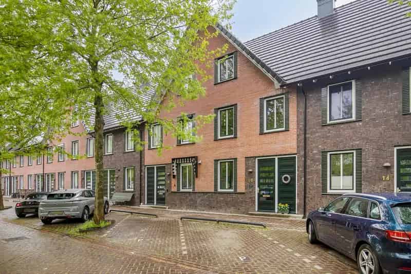 Huis te koop Amersfoort: Sfeervolle gezinswoning met tuin en parkeerplaats
